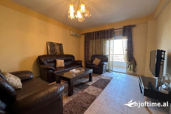 Shtepi ne shitje Apartament ne Tirane, 2+1, Mobilimi E mobiluar, Pagesa 100,000  Euro.