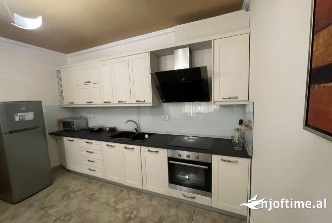 Shtepi me qera 2+1 ne Tirane - 901 Euro
