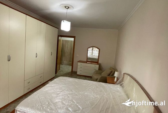 Shtepi me qera 2+1 ne Tirane - 901 Euro