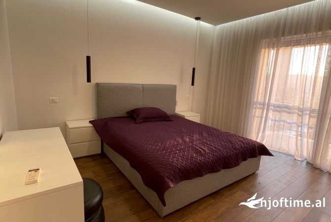 Shtepi me qera 3+1 ne Tirane - 2,500 Euro