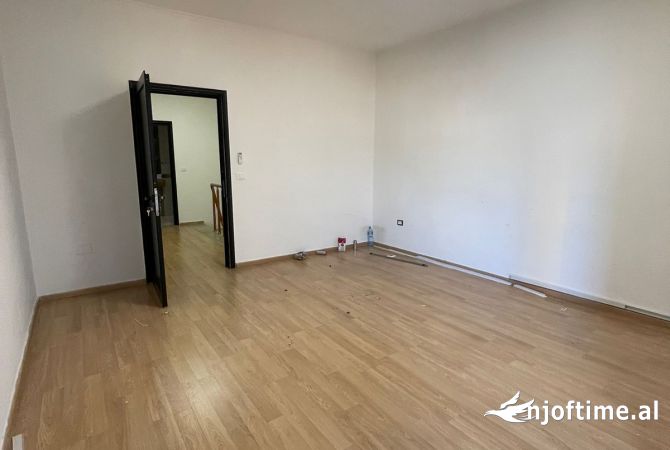 Ambient biznesi me qera 1+1 ne Tirane - 1,500 Euro