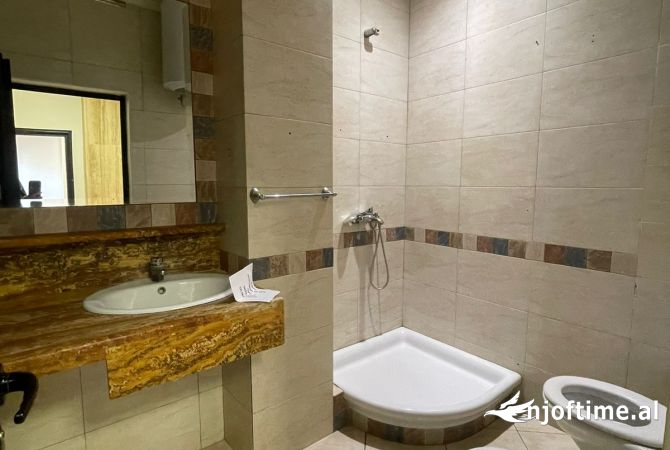 Ambient biznesi me qera 1+1 ne Tirane - 1,500 Euro