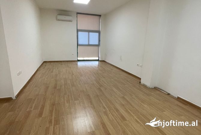 Duplex me qera 2+1+2,Qender