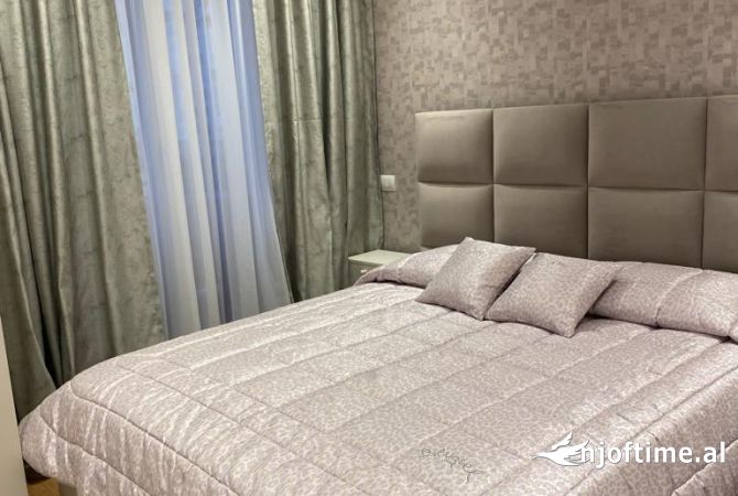 Shtepi ne shitje Apartament ne Tirane, 3+1, Mobilimi E mobiluar, Pagesa 380,000  Euro.