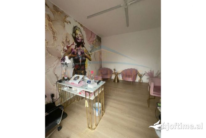 Ambient biznesi me qera 3+1 ne Tirane - 800 Euro