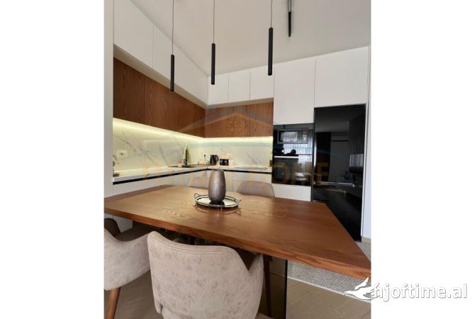 Shtepi ne shitje Apartament ne Tirane, 2+1, Mobilimi E mobiluar, Pagesa 160,000  Euro.