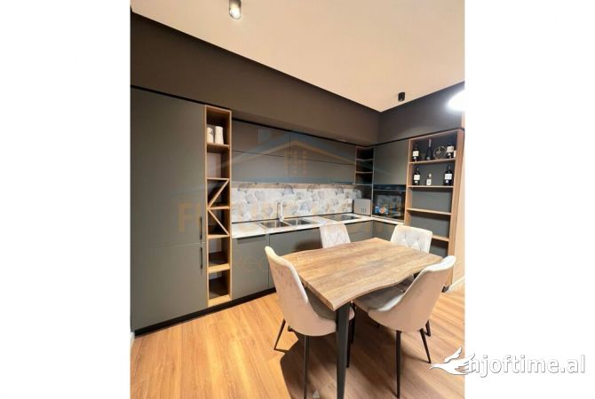 Shtepi me qera Apartament ne Tirane, 2+1, Mobilimi E mobiluar, Pagesa 800  Euro.