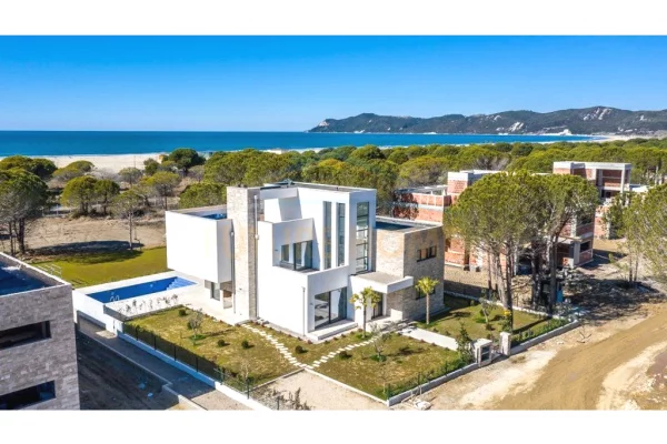 Shtepi ne shitje 6+1 ne Durres - 2,500,000 Euro