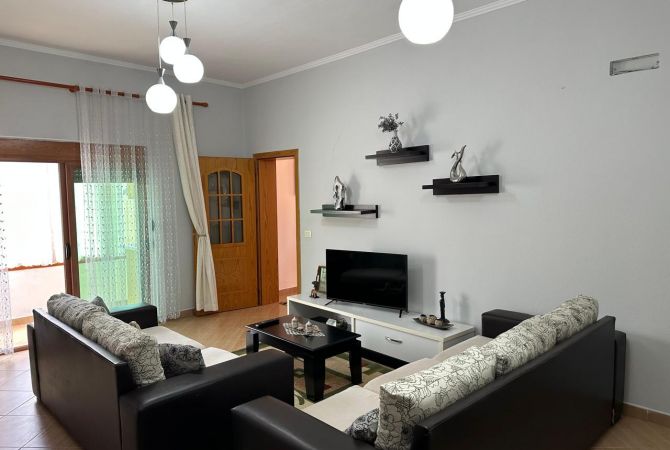 Shtepi me qera Apartament ne Tirane, 2+1, Mobilimi E mobiluar, Pagesa 450  Euro.