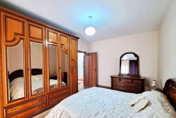 Shtepi me qera Apartament ne Tirane, 2+1, Mobilimi E mobiluar, Pagesa 700  Euro.