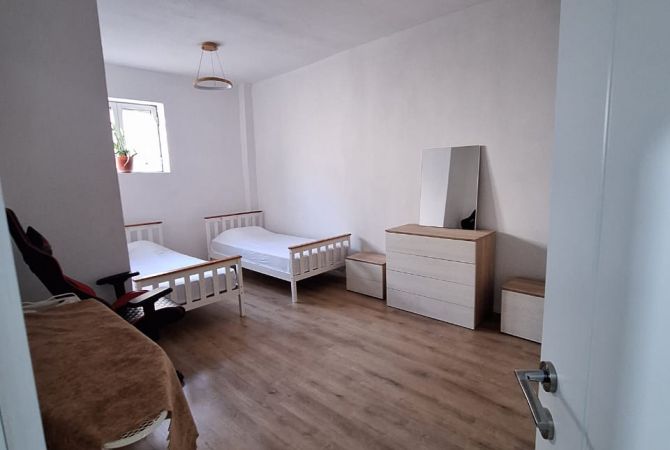 Shtepi me qera Apartament ne Tirane, 1+1, Mobilimi E mobiluar, Pagesa 50,000  Leke.