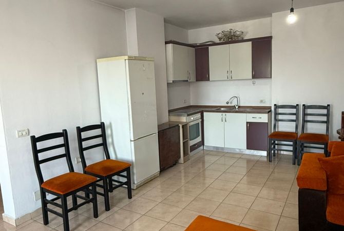 Shtepi me qera 1+1 ne Tirane - 40,000 Leke