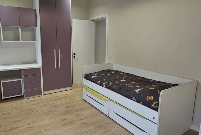 Shtepi me qera Apartament ne Tirane, 2+1, Mobilimi E mobiluar, Pagesa 1,000  Euro.