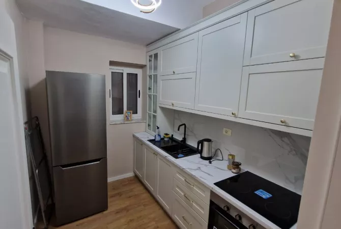 Shtepi me qera 1+1 ne Tirane - 50,000 Leke