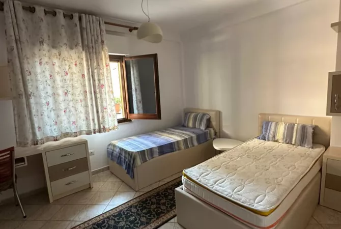 Shtepi me qera Apartament ne Tirane, 2+1, Mobilimi E mobiluar, Pagesa 700  Euro.