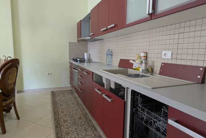 Shtepi me qera 2+1 ne Tirane - 65,000 Leke