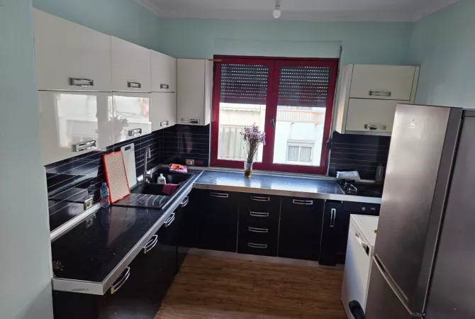 Shtepi me qera 1+1 ne Tirane - 40,000 Leke