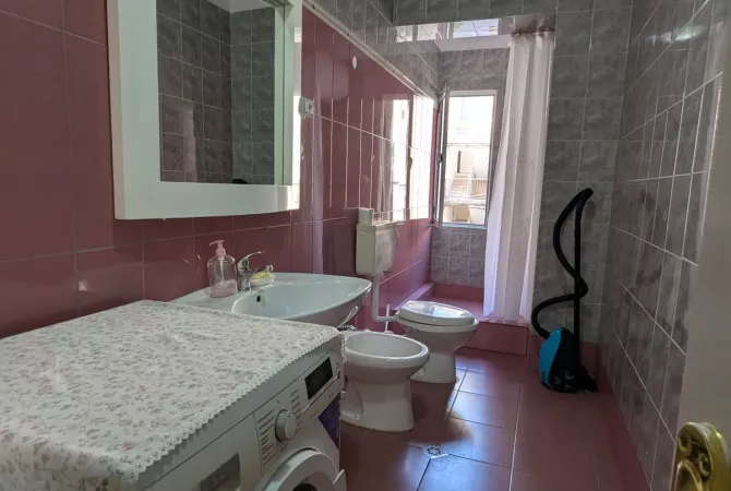 Shtepi me qera Apartament ne Tirane, 2+1, Mobilimi E mobiluar, Pagesa 700  Euro.