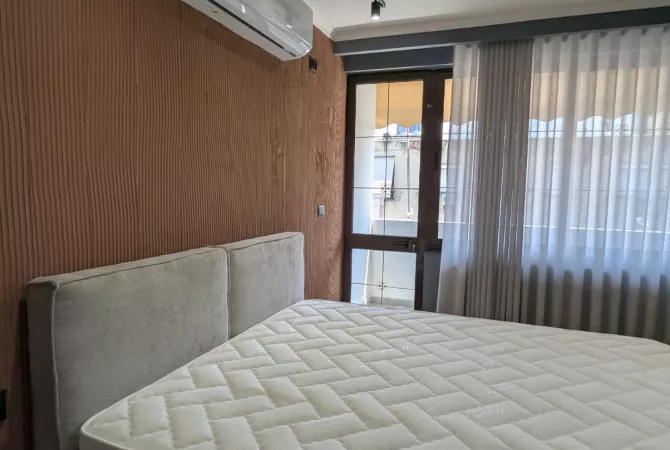 Shtepi ne shitje Apartament ne Tirane, 1+1, Mobilimi E mobiluar, Pagesa 268,000  Euro.