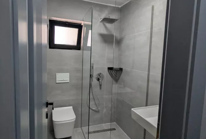 Shtepi ne shitje Apartament ne Tirane, 1+1, Mobilimi E mobiluar, Pagesa 268,000  Euro.