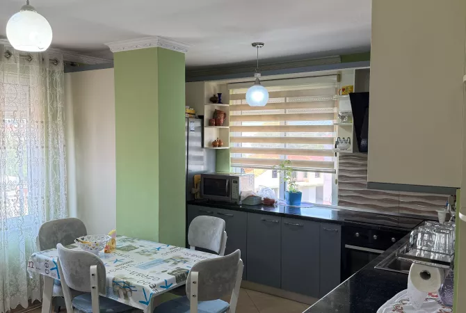 Shtepi ne shitje Apartament ne Tirane, 2+1, Mobilimi E mobiluar, Pagesa 130,000  Euro.