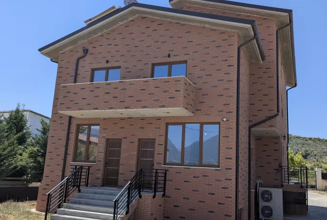 Shtepi me qera 4+1 ne Tirane - 4,500 Euro