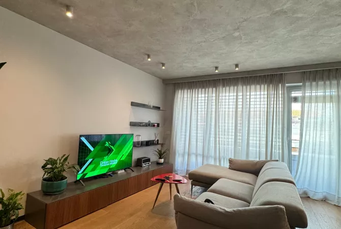 Shtepi me qera 3+1 ne Tirane - 2,000 Euro