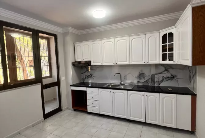 Shtepi me qera 2+1 ne Tirane - 450 Euro