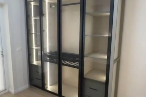 Shtepi ne shitje Apartament ne Tirane, 2+1, Mobilimi E mobiluar, Pagesa 250,000  Euro.