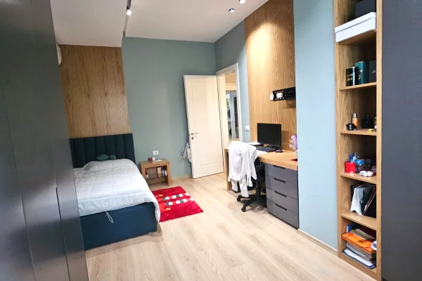 Shtepi ne shitje Apartament ne Tirane, 3+1, Mobilimi E mobiluar, Pagesa 300,000  Euro.