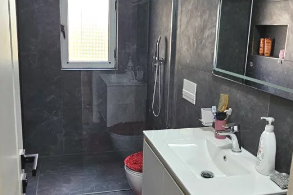Shtepi me qera 2+1 ne Tirane - 50,000 Leke