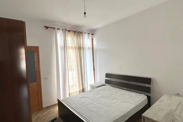 Shtepi me qera 1+1 ne Tirane - 40,000 Leke