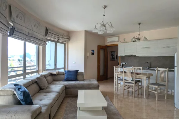 Shtepi me qera 2+1 ne Tirane - 820 Euro