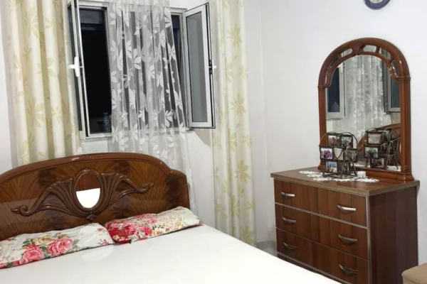 Shtepi me qera 2+1 ne Tirane - 55,000 Leke