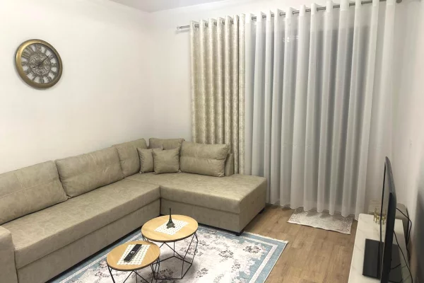 Shtepi me qera 2+1 ne Tirane - 450 Euro