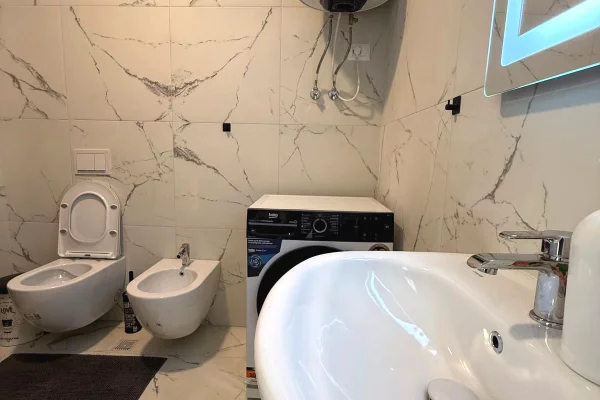 Shtepi me qera 2+1 ne Tirane - 55,000 Leke