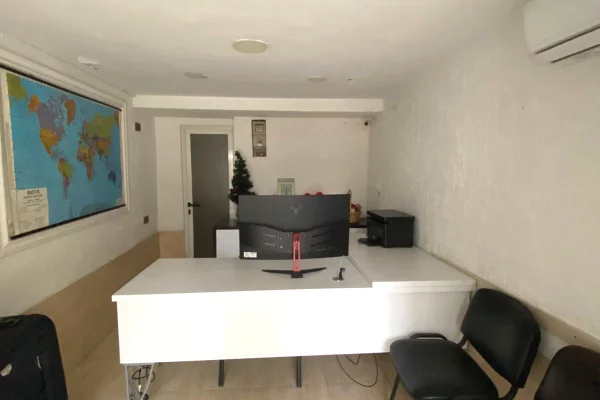 Business Property for Rent 3+1 in Tirana - 550 Euro