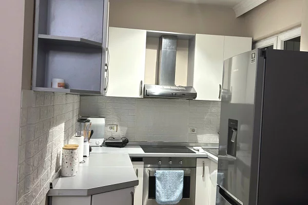 Shtepi me qera 2+1 ne Tirane - 45,000 Leke