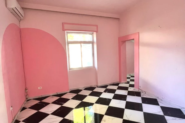 Ambient biznesi me qera 3+1 ne Tirane - 500 Euro