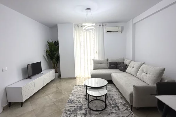 Shtepi me qera 2+1 ne Tirane - 850 Euro