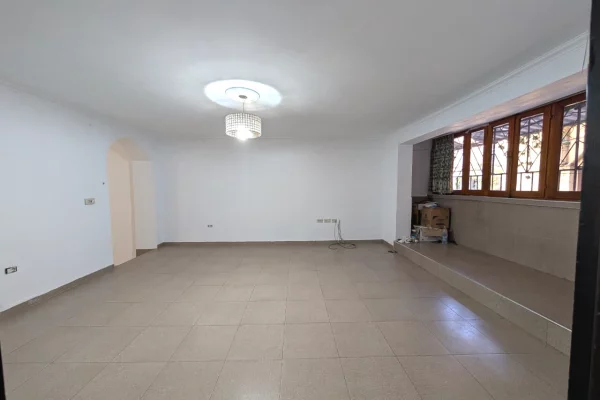 Ambient biznesi me qera 3+1 ne Tirane - 1,000 Euro