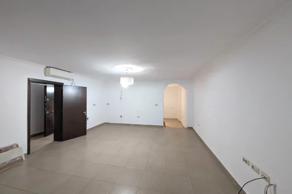 Ambient biznesi me qera 3+1 ne Tirane - 1,000 Euro