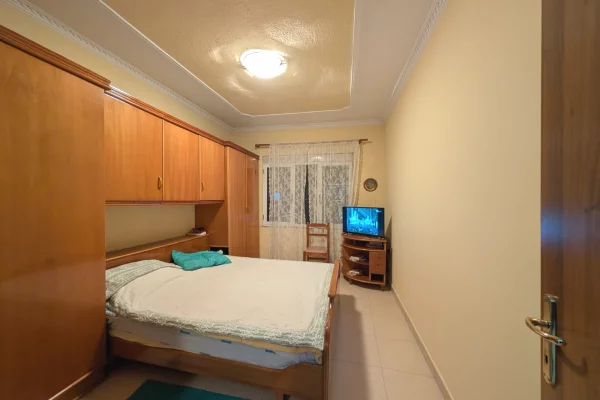 Shtepi me qera 2+1 ne Tirane - 1,000 Euro