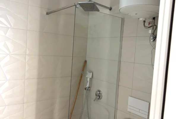 Shtepi me qera Apartament ne Tirane, 1+1, Mobilimi Pjeserisht e mobiluar, Pagesa 500  Euro.