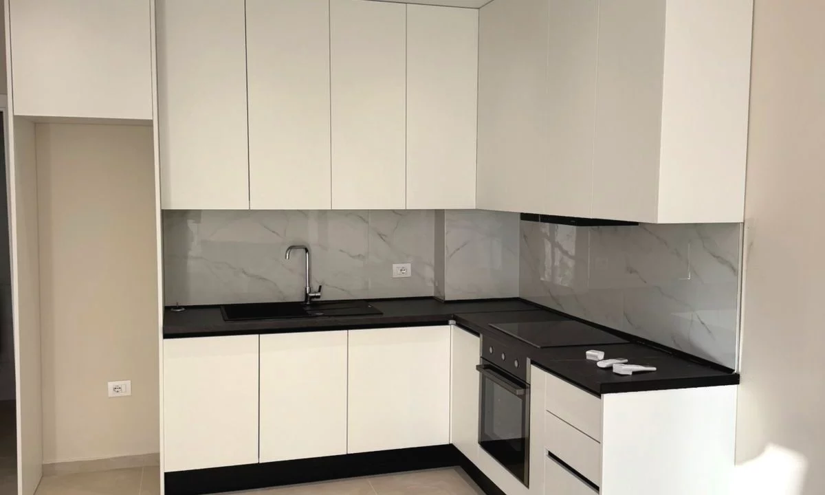 Shtepi me qera Apartament ne Tirane, 1+1, Mobilimi Pjeserisht e mobiluar, Pagesa 500  Euro.