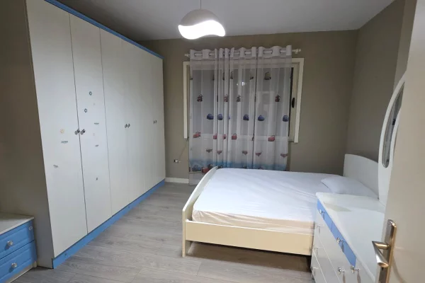 Shtepi me qera Apartament ne Tirane, 2+1, Mobilimi E mobiluar, Pagesa 500  Euro.