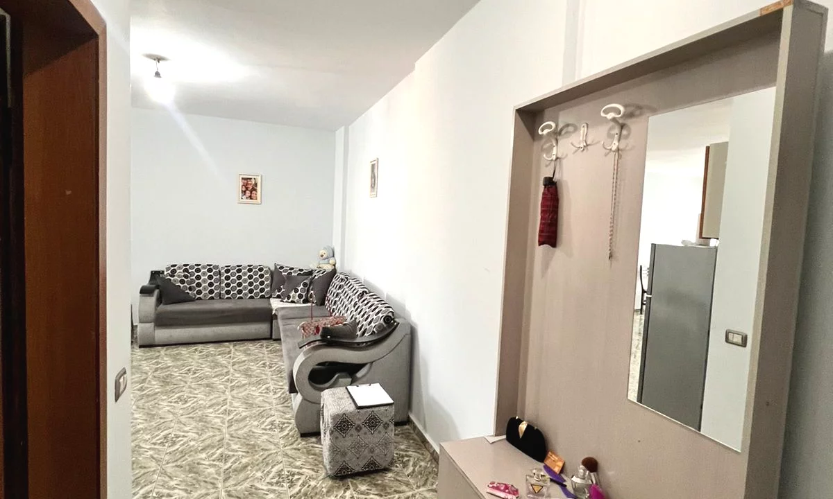 Shtepi ne shitje Apartament ne Tirane, 2+1, Mobilimi E mobiluar, Pagesa 140,000  Euro.