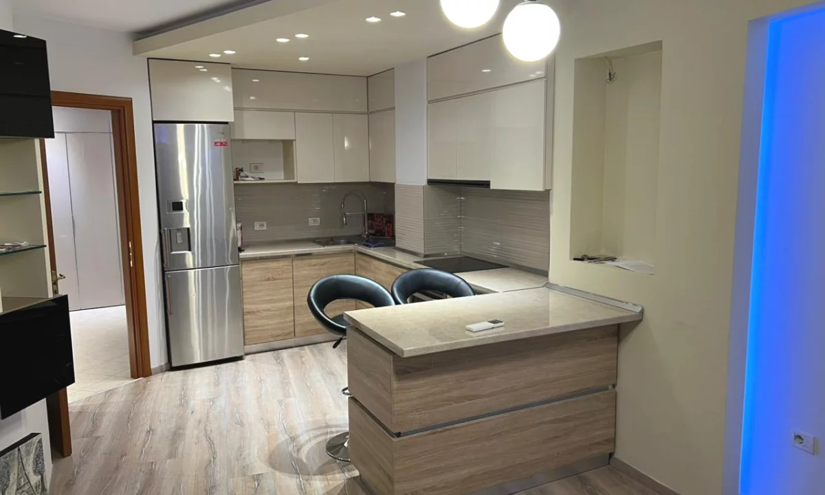 Shtepi me qera Apartament ne Tirane, 2+1, Mobilimi E mobiluar, Pagesa 75,000  Leke.