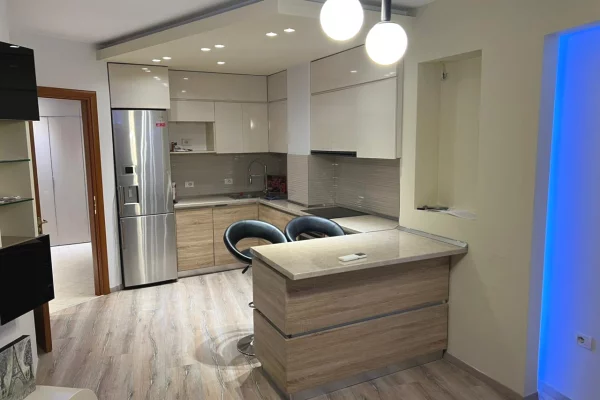 Shtepi me qera 2+1 ne Tirane - 75,000 Leke