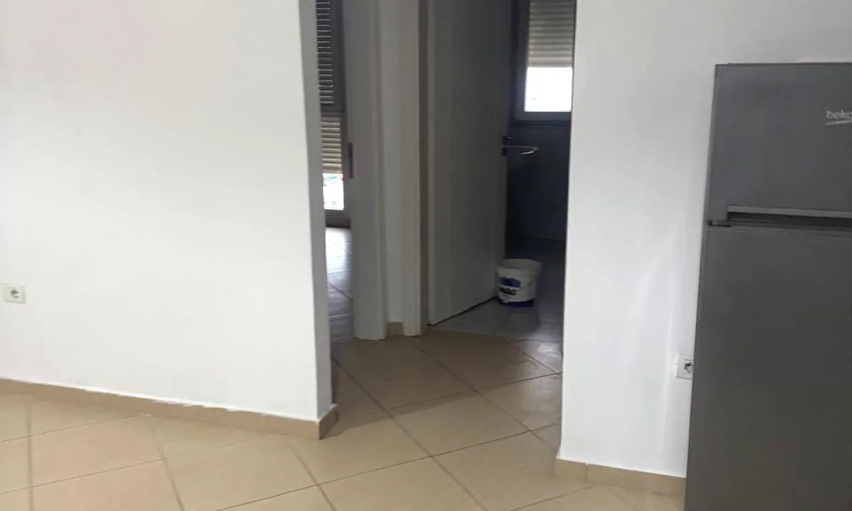 Shtepi me qera Apartament ne Tirane, 1+1, Mobilimi Bosh, pa mobiluar, Pagesa 450  Euro.